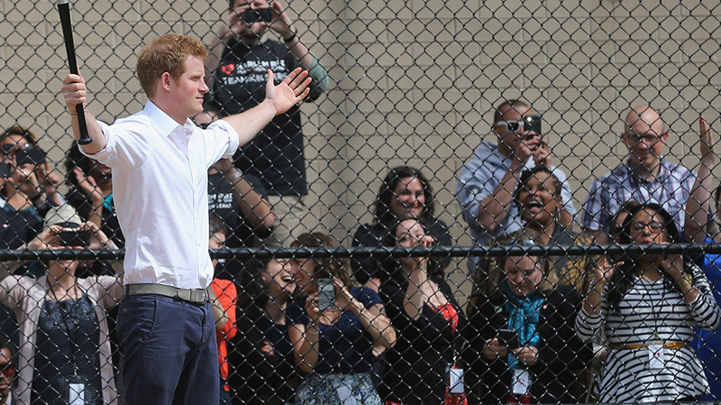Illustration for article titled Just Look at Prince Harry Swinging in Harlem